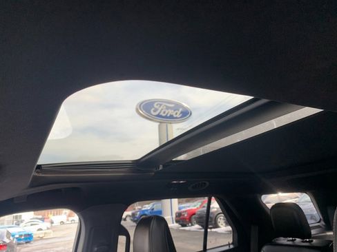 Used 2020 Ford Explorer XLT w/ Equipment Group 202A image 28