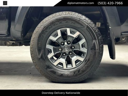 Used 2021 Toyota Tacoma SR5 w/ Trail Edition image 40