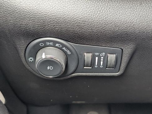 Certified 2024 Jeep Compass Limited image 25