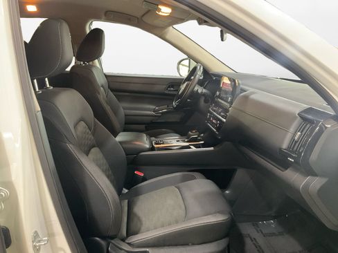 Used 2024 Nissan Pathfinder SV AWD/4WD image 15