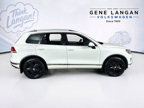 Used 2017 Volkswagen Touareg Wolfsburg Edition AWD/4WD image 4
