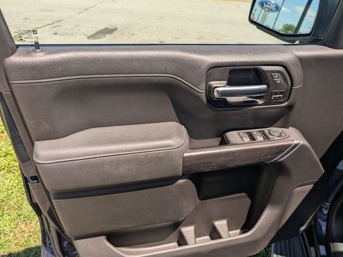 Used 2022 Chevrolet Silverado 1500 LTZ AWD/4WD image 15