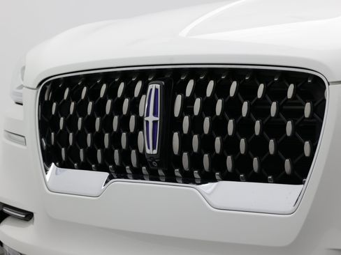 Used 2022 Lincoln Aviator Grand Touring w/ Equipment Group 301A AWD/4WD image 11