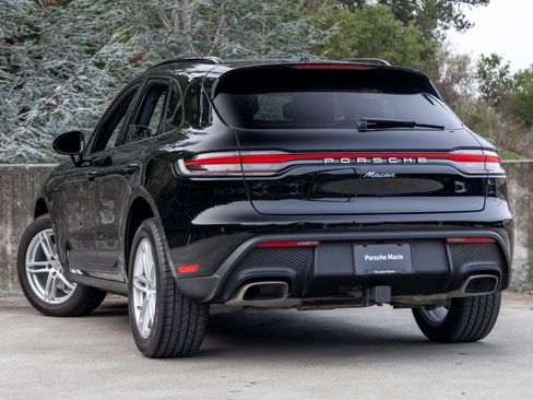 Certified 2025 Porsche Macan image 3
