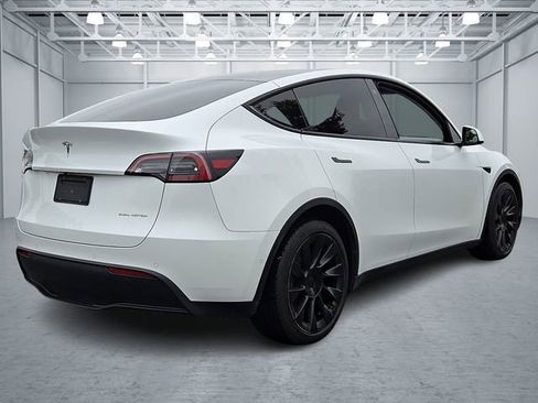 Used 2021 Tesla Model Y Long Range image 4