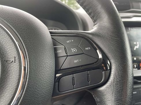 Used 2018 Jeep Renegade Altitude w/ UConnect 8.4 Nav Group AWD/4WD image 26