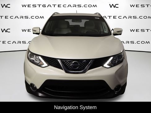 Used 2018 Nissan Rogue Sport SL image 2