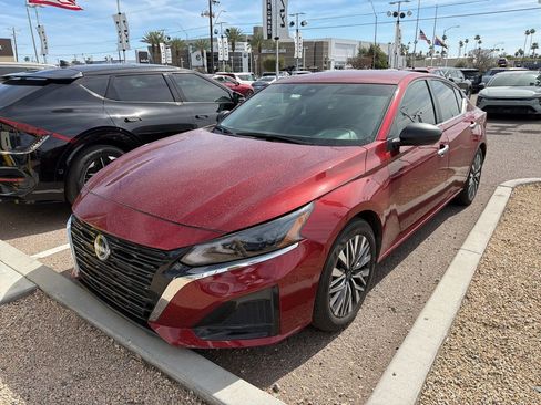 Used 2024 Nissan Altima 2.5 SV image 1