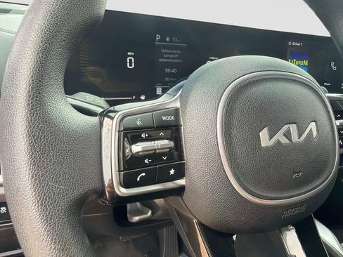 Used 2024 Kia Sorento LX FWD image 28