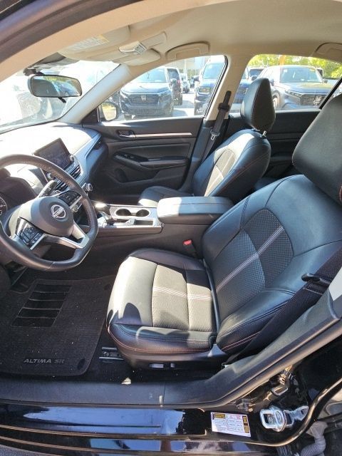Used 2024 Nissan Altima 2.5 SR FWD image 11