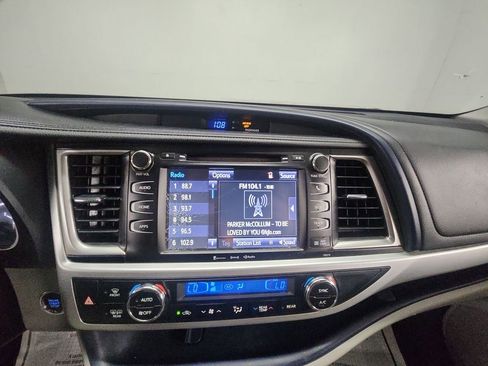 Used 2017 Toyota Highlander XLE FWD image 13