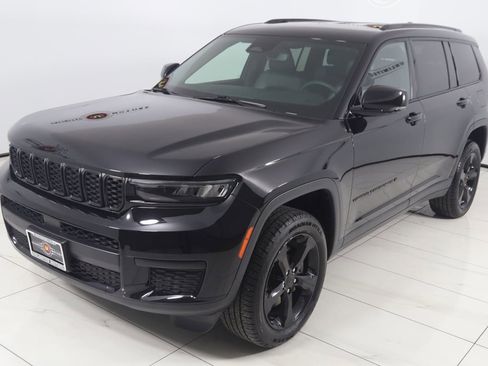 Used 2023 Jeep Grand Cherokee L Altitude image 19