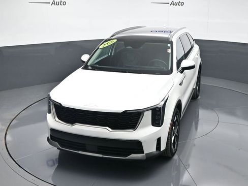 Certified 2025 Kia Sorento EX w/ EX Panoramic Sunroof Package image 52