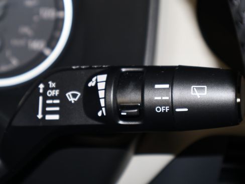 Used 2025 Nissan Rogue SV w/ SV Premium Package image 24