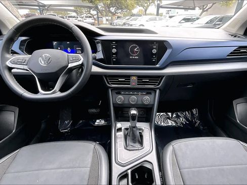 Certified 2022 Volkswagen Taos SE image 16