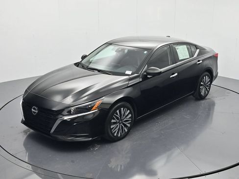 Certified 2024 Nissan Altima 2.5 SV FWD image 28