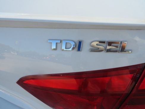 Used 2013 Volkswagen Passat TDI SEL Premium image 29