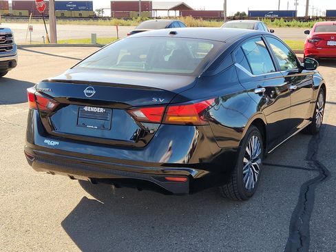Used 2024 Nissan Altima 2.5 SV image 4