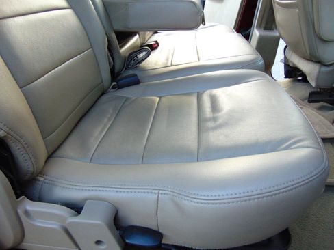 Used 2005 Ford F250 Lariat image 17