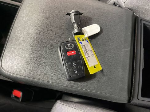 Used 2025 Toyota Tacoma SR image 24