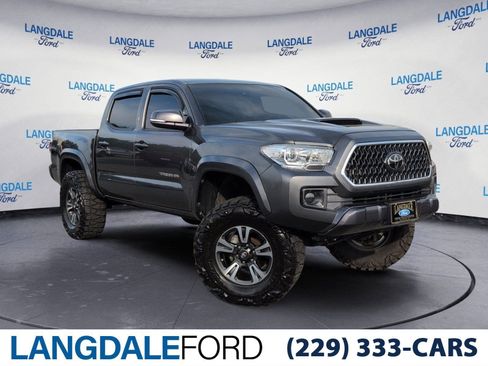 Used 2019 Toyota Tacoma TRD Sport image 1