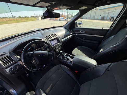 Used 2019 Ford Explorer XLT w/ Equipment Group 202A AWD/4WD image 12