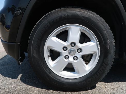 Used 2012 Jeep Grand Cherokee Laredo w/ Laredo E Group AWD/4WD image 52