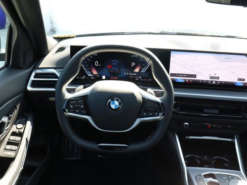 Used 2025 BMW 330i Sedan w/ M Sport Package image 9