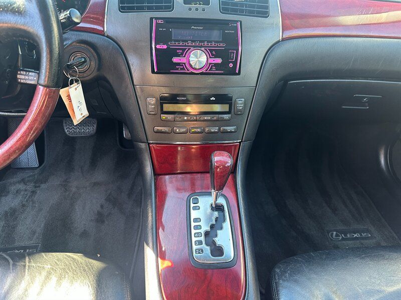 Used 2002 Lexus ES 330 w/ Premium Pkg FWD image 19
