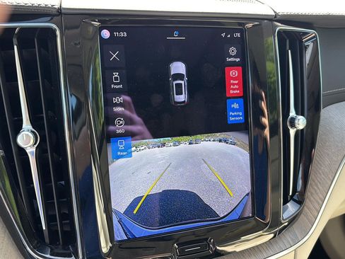 Used 2023 Volvo XC60 B5 Ultimate w/ Protection Package Premier image 11