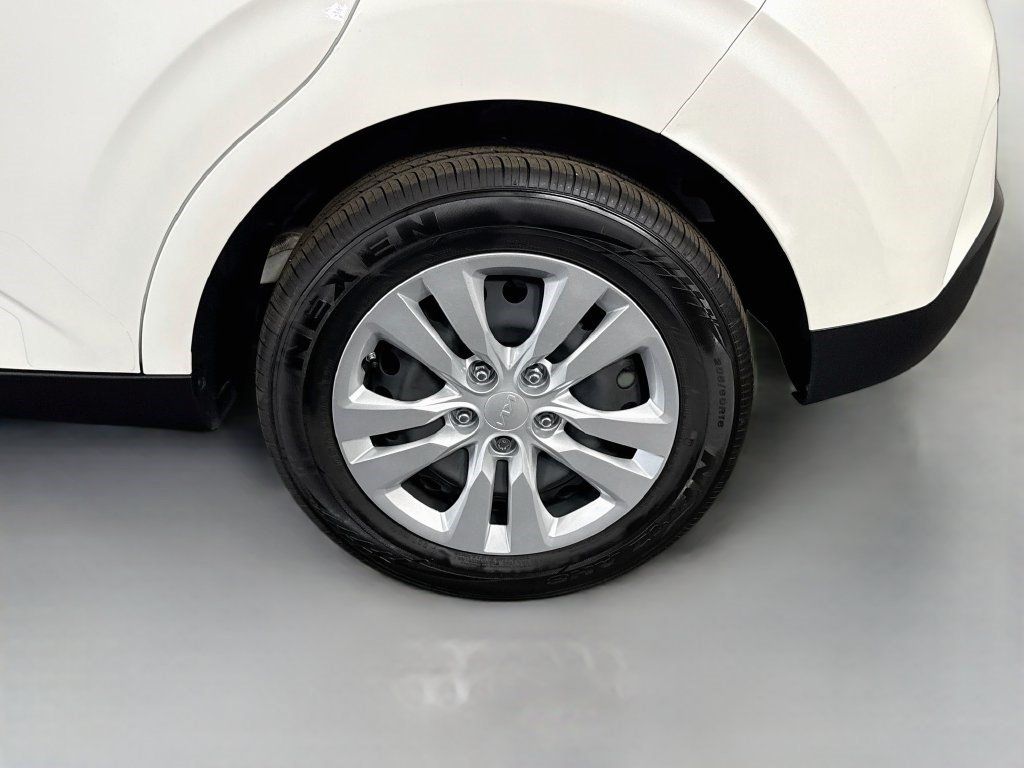 Used 2025 Kia Soul LX FWD image 35