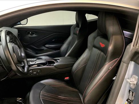 Used 2021 Aston Martin V8 Vantage Base image 8