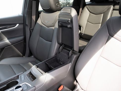 Used 2021 Cadillac XT5 Premium Luxury image 9