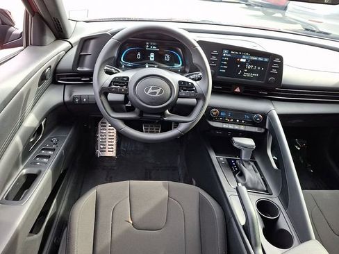 Used 2025 Hyundai Elantra Sport image 17