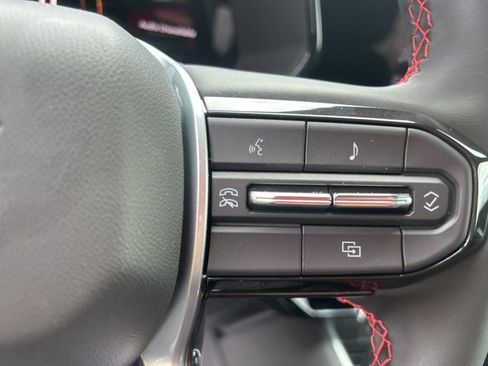 Used 2025 Chevrolet Colorado Z71 w/ Technology Package image 19