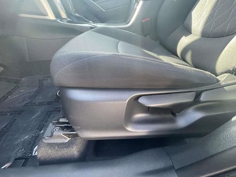 Used 2022 Toyota Corolla Cross LE AWD/4WD image 16