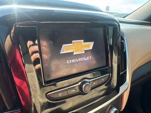 Used 2023 Chevrolet Traverse LS FWD image 18
