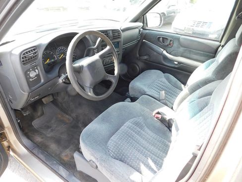 Used 2000 Chevrolet S10 Pickup LS w/ Preferred Equipment Group RWD image 27