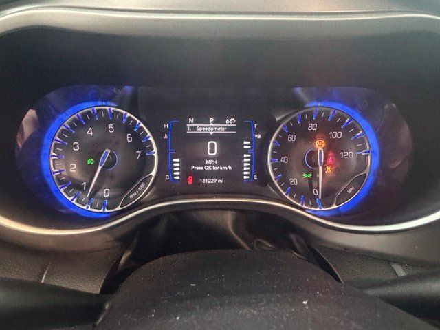 Used 2020 Chrysler Pacifica Touring-L FWD image 26