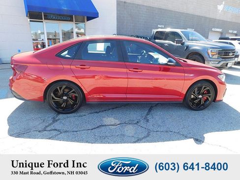 Used 2024 Volkswagen Jetta GLI Autobahn image 9