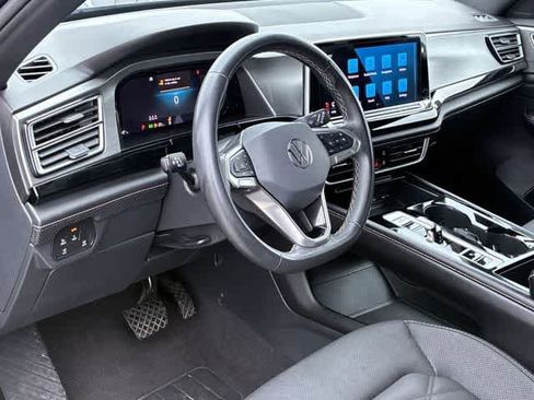 Used 2024 Volkswagen Atlas Cross Sport SE FWD image 10