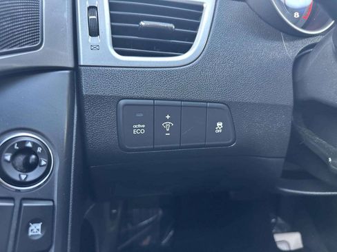 Used 2013 Hyundai Elantra Limited w/ Technology Pkg FWD image 25