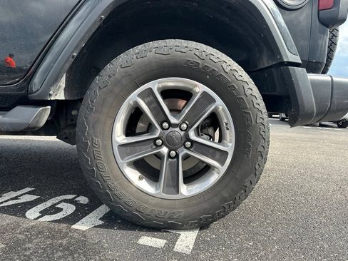 Used 2020 Jeep Wrangler Unlimited Sahara w/ Cold Weather Group AWD/4WD image 6