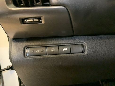Used 2024 Nissan Pathfinder SL AWD/4WD image 19