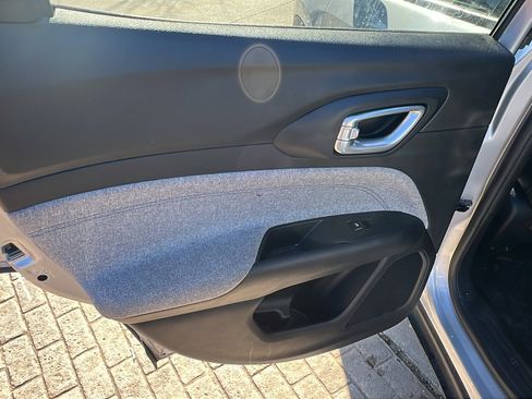 Used 2024 Jeep Compass Latitude image 22