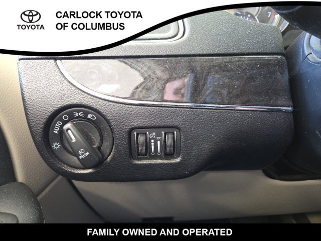 Used 2016 Chrysler Town & Country Touring FWD image 27