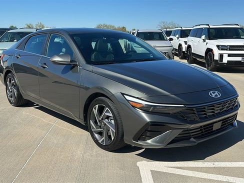Used 2025 Hyundai Elantra Limited image 15