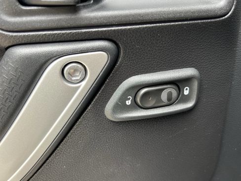 Used 2015 Jeep Wrangler Unlimited Sahara w/ Connectivity Group image 17