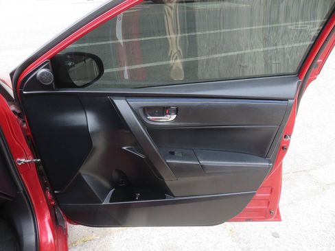 Used 2017 Toyota Corolla SE FWD image 26