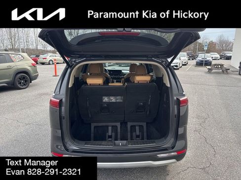 Used 2023 Kia Carnival EX image 10
